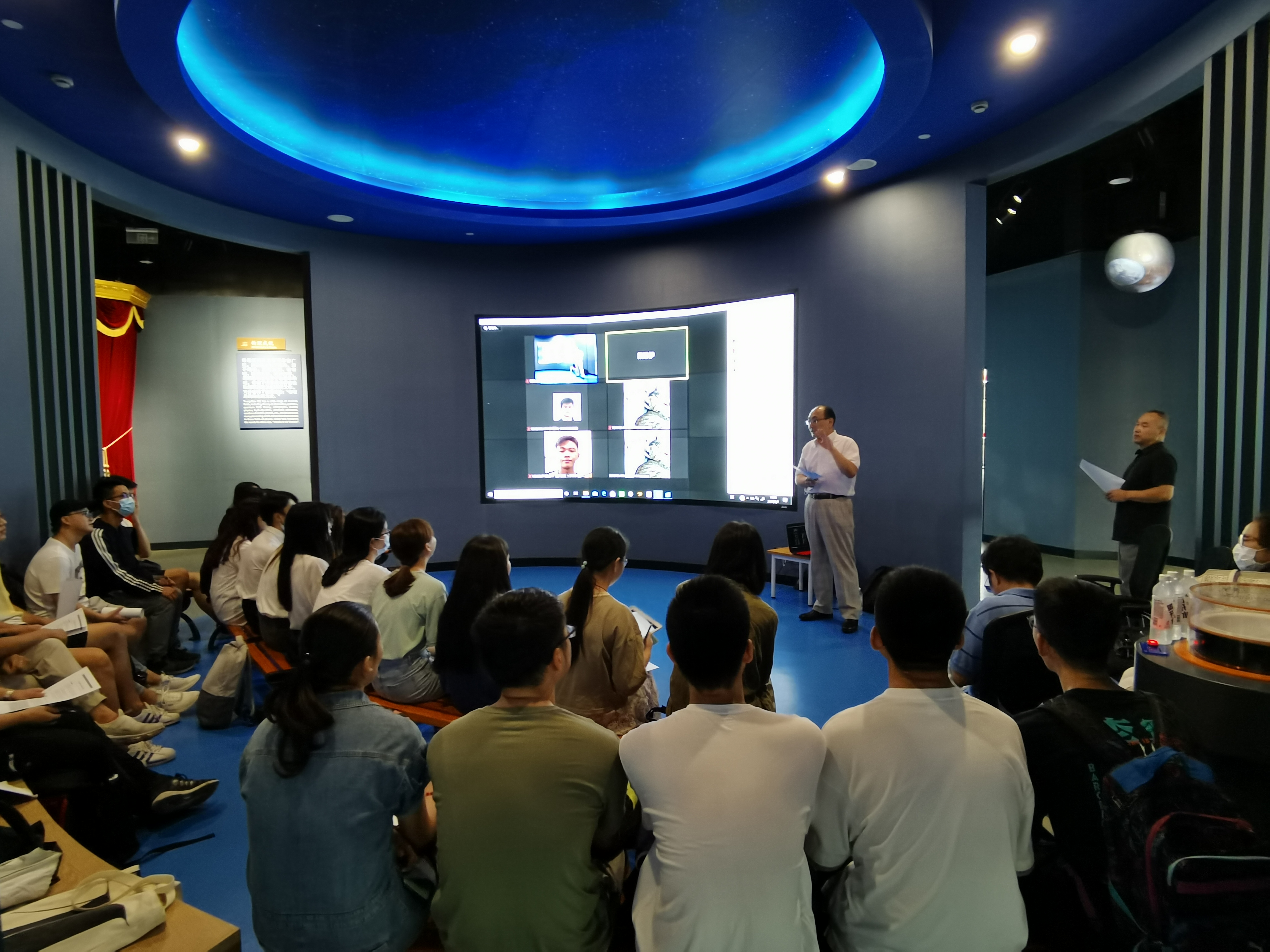 2020-09-09-建筑学系课程在李政道图书馆进行.jpg 2020-09-09-建筑学系课程在李政道图书馆进行.jpg