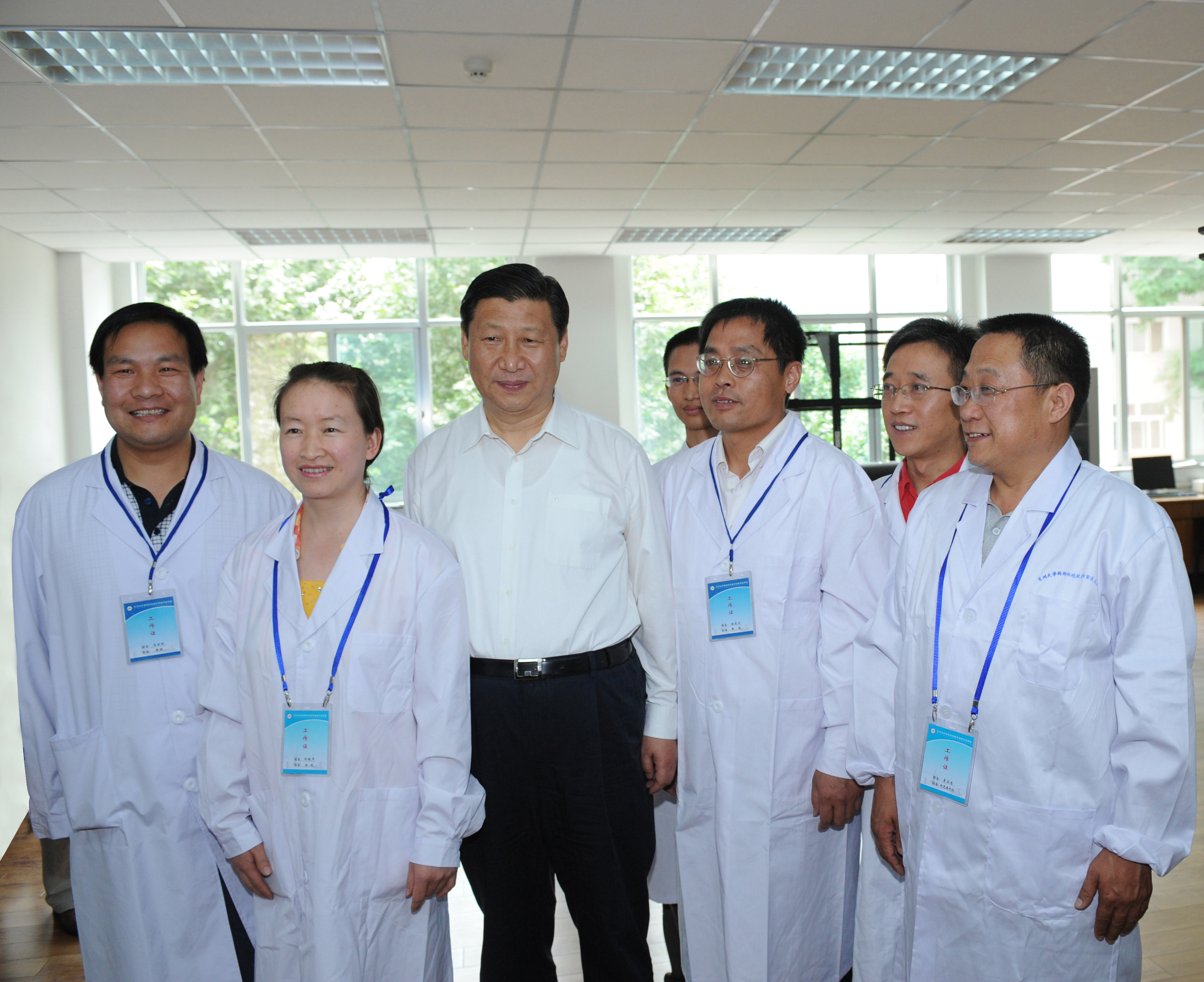 2009年习近平总书记视察兰大.jpeg 2009年习近平总书记视察兰大.jpeg