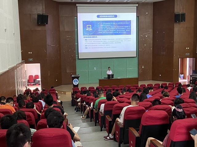 陈敦耀老师授课现场.jpg 陈敦耀老师授课现场.jpg