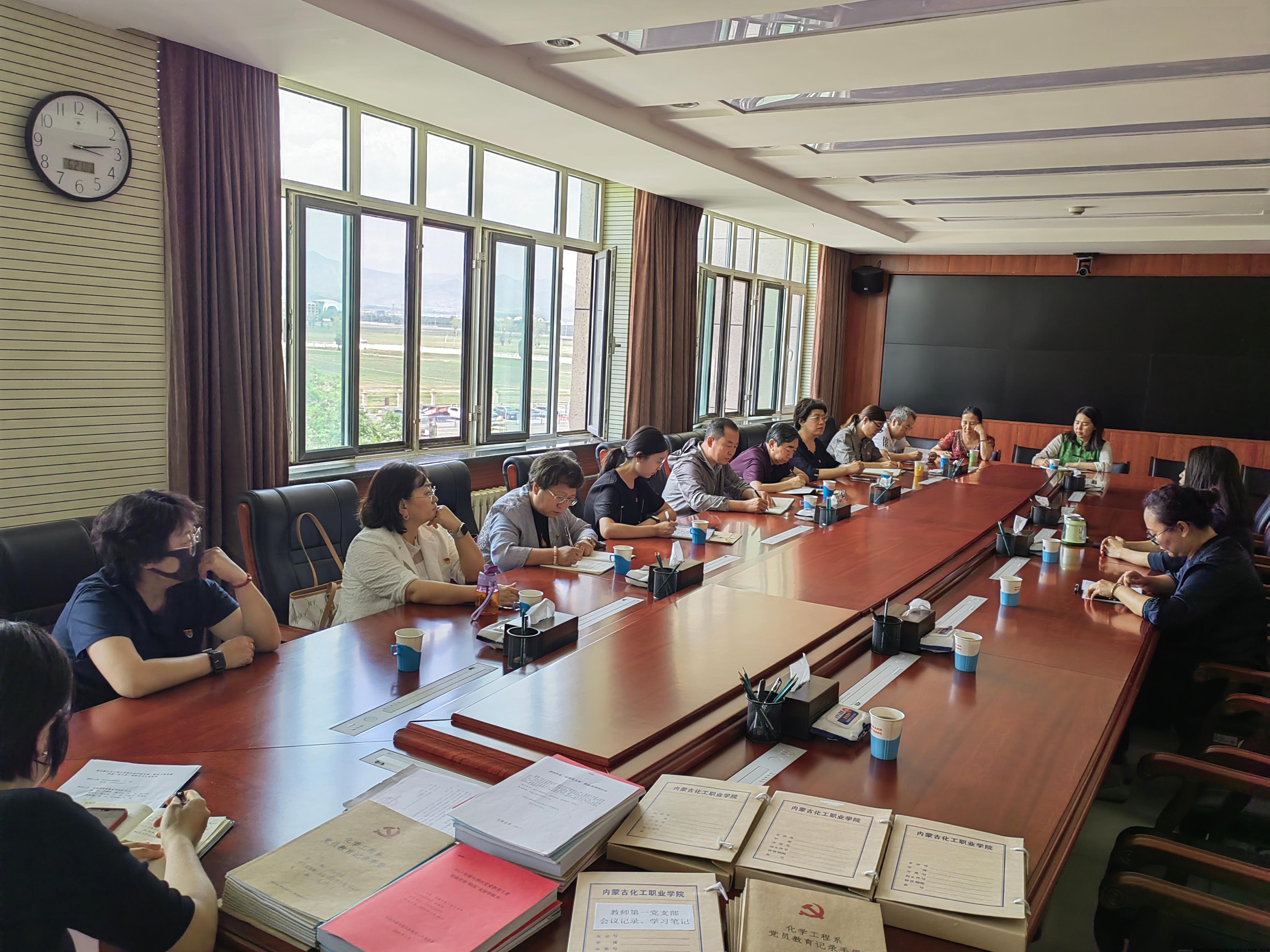 呼和浩特职业学院党支部书记与我支部交流党建工作.jpg 呼和浩特职业学院党支部书记与我支部交流党建工作.jpg