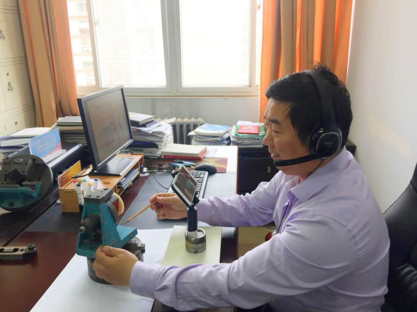 李文星老师录课现场图.png 李文星老师录课现场图.png