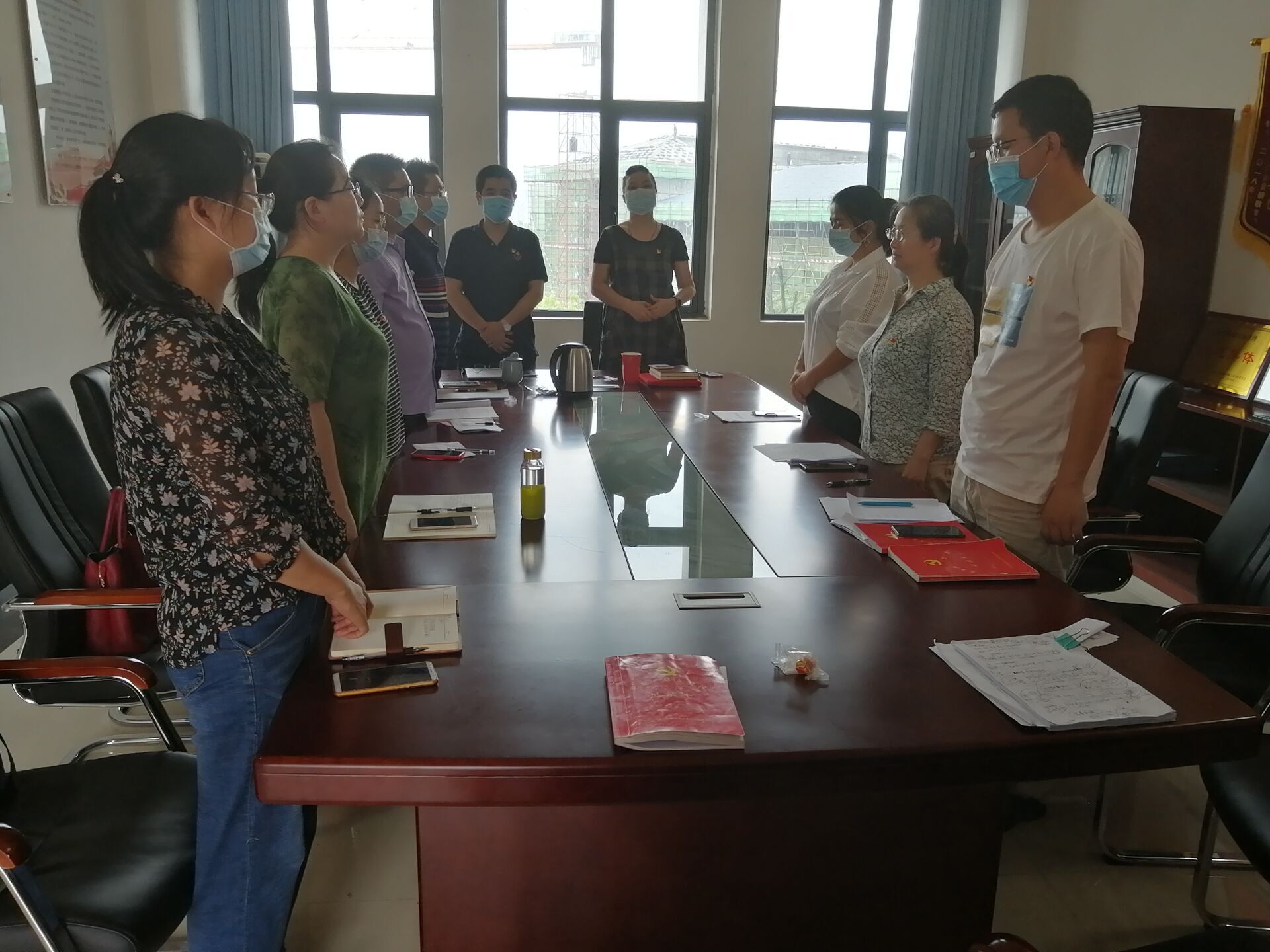 151508569esu.jpg 151508569esu.jpg