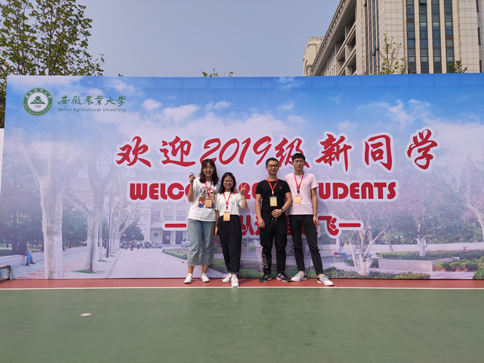 参加党员志愿者迎新_副本.jpg