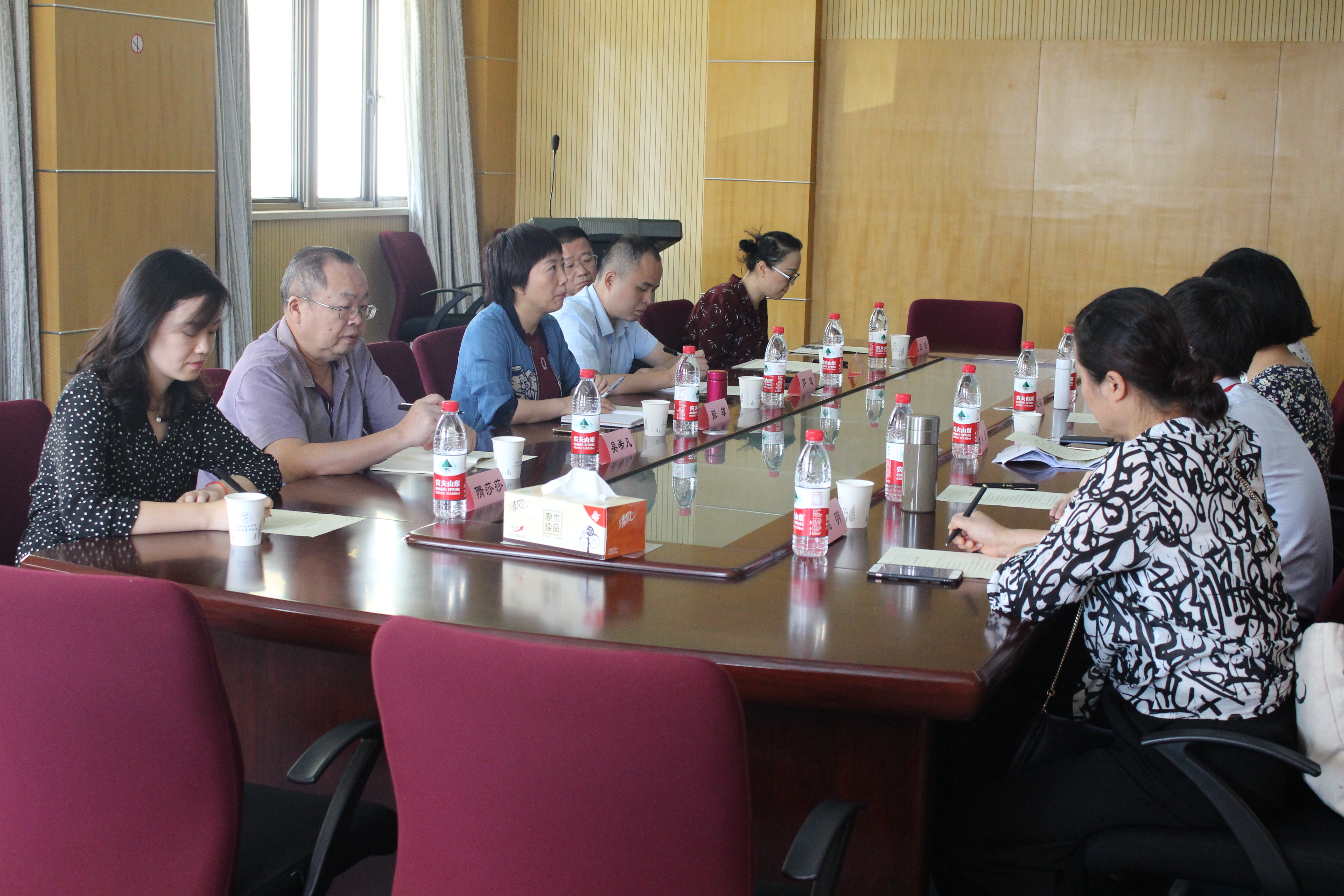 座谈会现场.JPG 座谈会现场.JPG