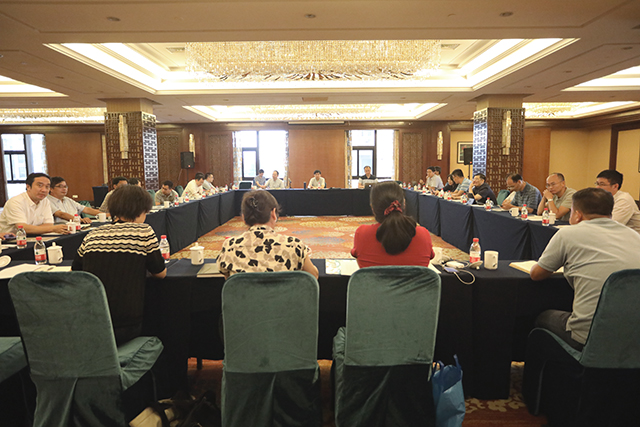 暑期中层干部会议分组讨论.jpg 暑期中层干部会议分组讨论.jpg