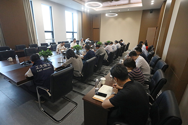 李小年赴莫干山校区检查开学各项工作-会议全景.jpg