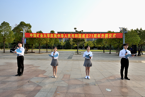 学生代表朗诵散文诗《致我的祖国》.jpg 学生代表朗诵散文诗《致我的祖国》.jpg