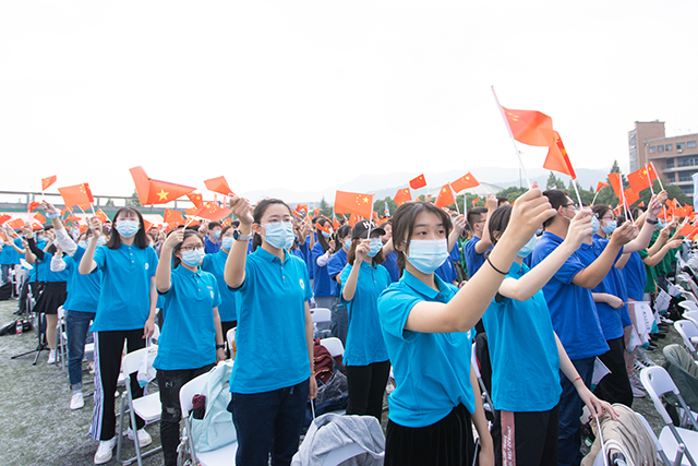 2020级本科新生开学典礼-大合唱《我和我的祖国》.jpeg 2020级本科新生开学典礼-大合唱《我和我的祖国》.jpeg