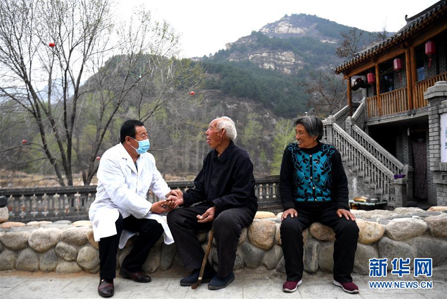 (习近平的小康故事·新华网·图文互动)(9)“让所有老年人都能有一个幸福美满的晚年”——习近平和尊老养老的故事