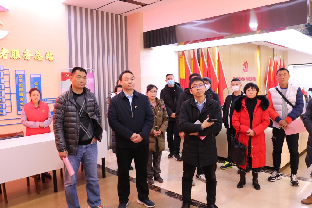参观党群服务中心.jpg