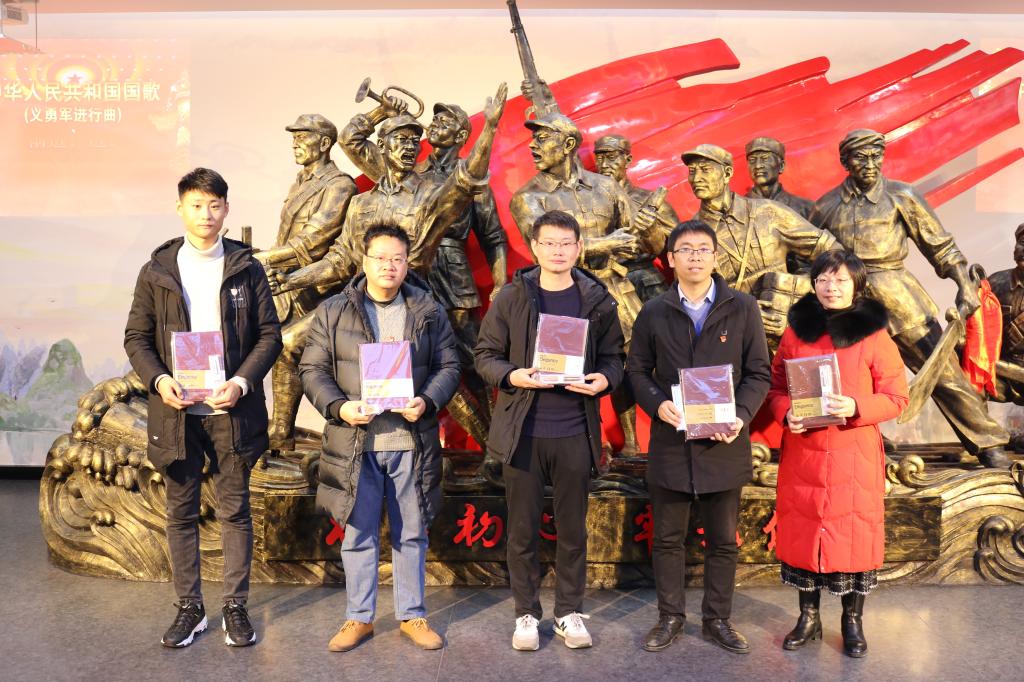 共庆党员“政治生日”.jpg
