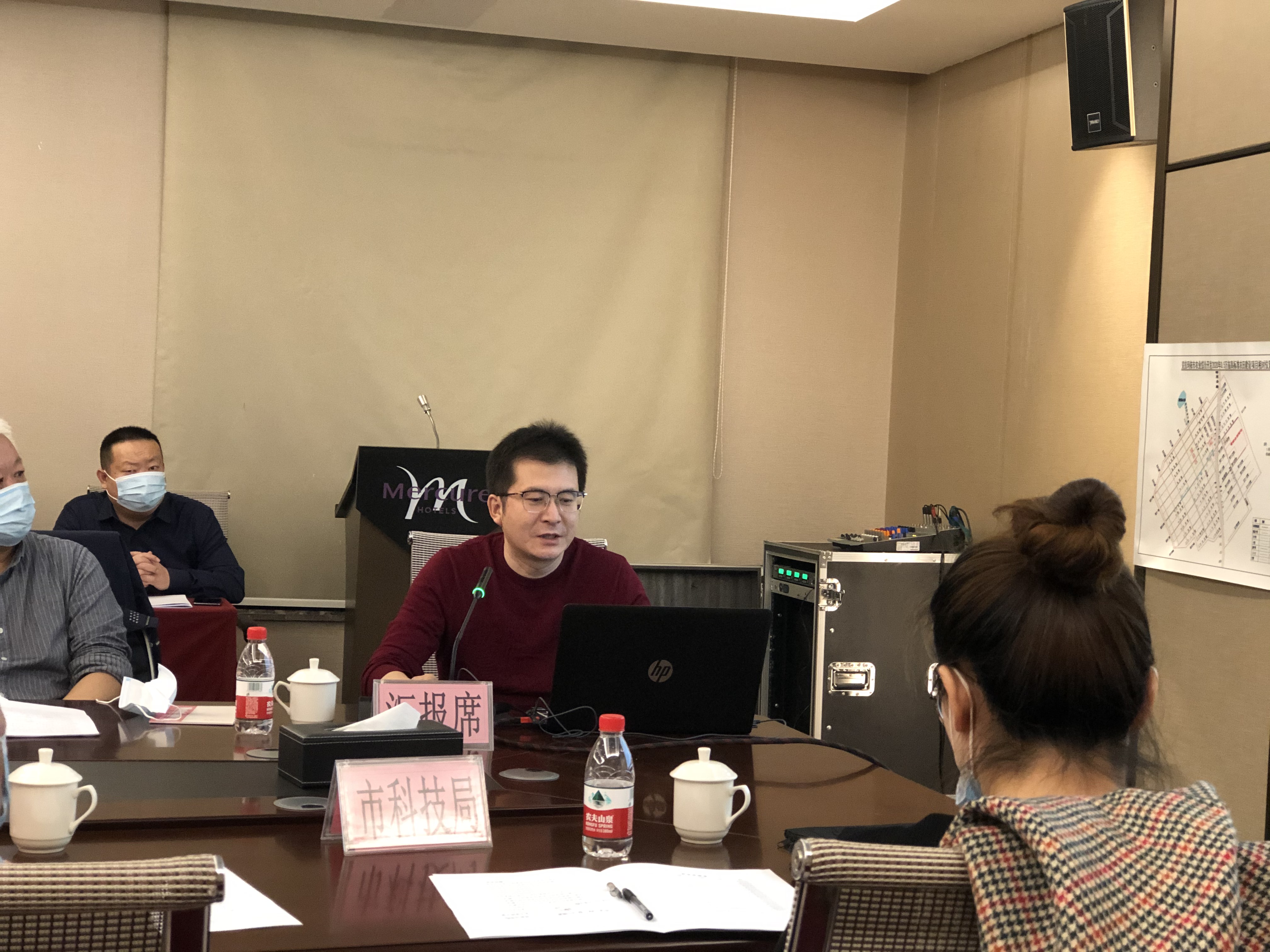 赵经华副教授汇报课题概况.jpg 赵经华副教授汇报课题概况.jpg