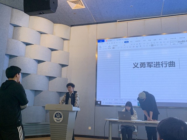 同学们进行你画我猜游戏.jpg 同学们进行你画我猜游戏.jpg