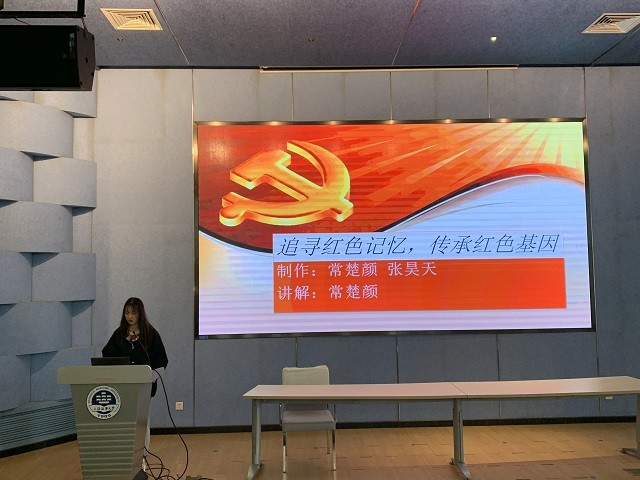 小组上台展示.jpg 小组上台展示.jpg