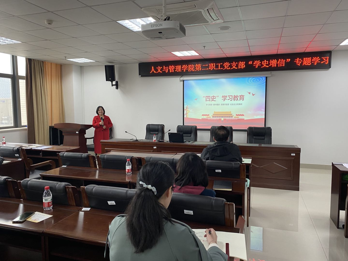 阎彦老师.png 阎彦老师.png