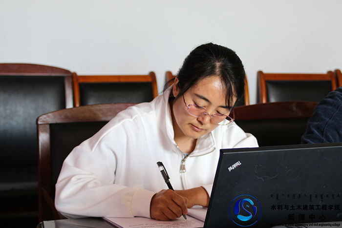 郑晓波.jpg 郑晓波.jpg