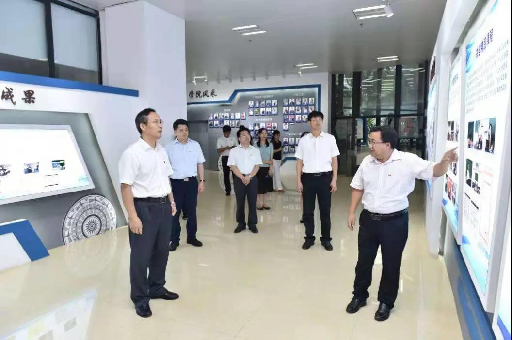 团中央书记处书记徐晓、团区委书记李楚听取我院团建工作汇报.jpg 团中央书记处书记徐晓、团区委书记李楚听取我院团建工作汇报.jpg