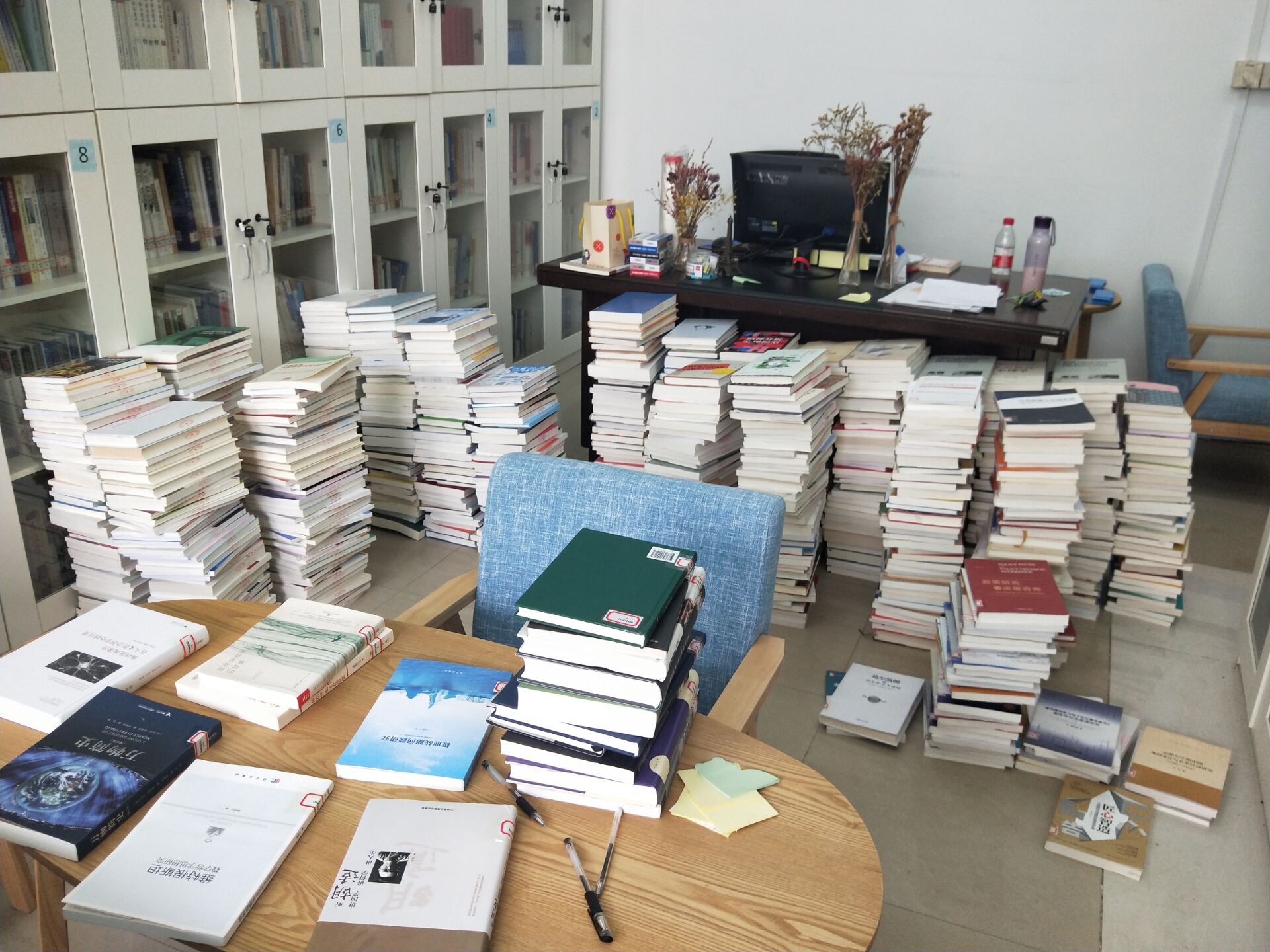 书籍整理现场.jpg 书籍整理现场.jpg
