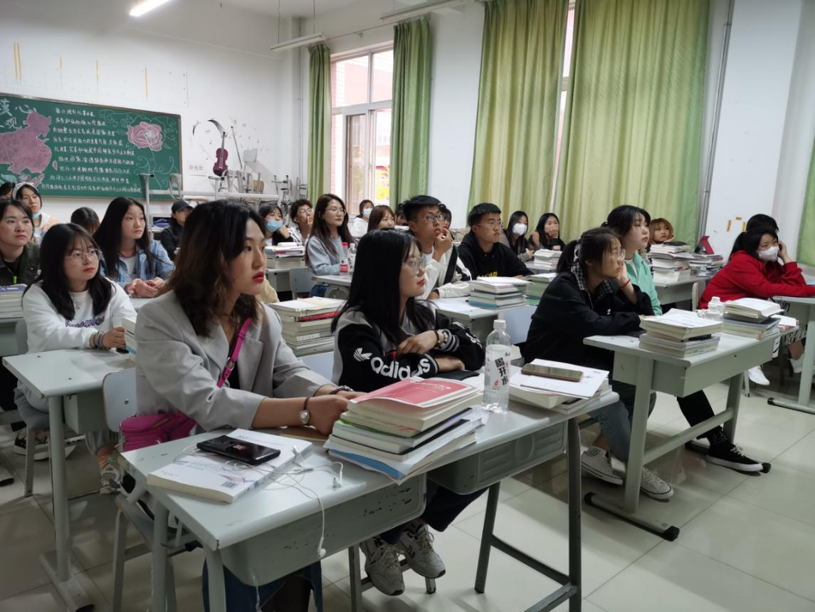 弘扬五四精神班会2.png