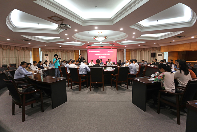 美好生活研究院-会场全景.jpg