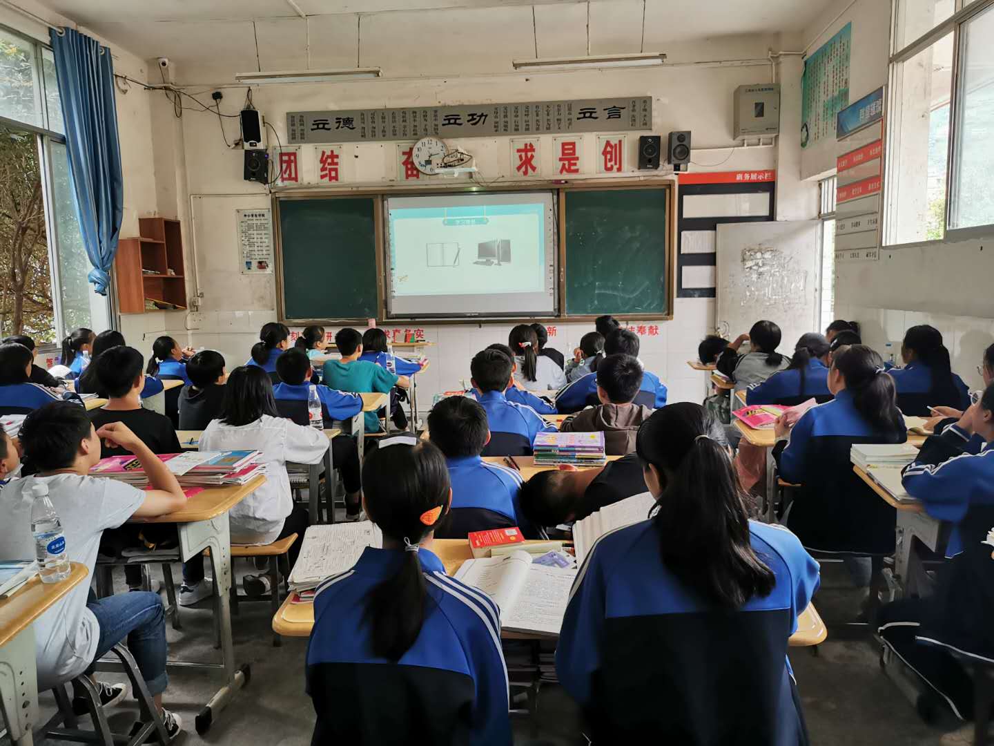 5-6党建品牌建设创新示范点-东华大学计算机学院党委依托“党员先锋计划”品牌项目为庙坝中学开设《信息科技》线上课程