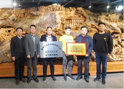 木工专业党支部与福州市木雕协会党支部开展结对共建.jpg