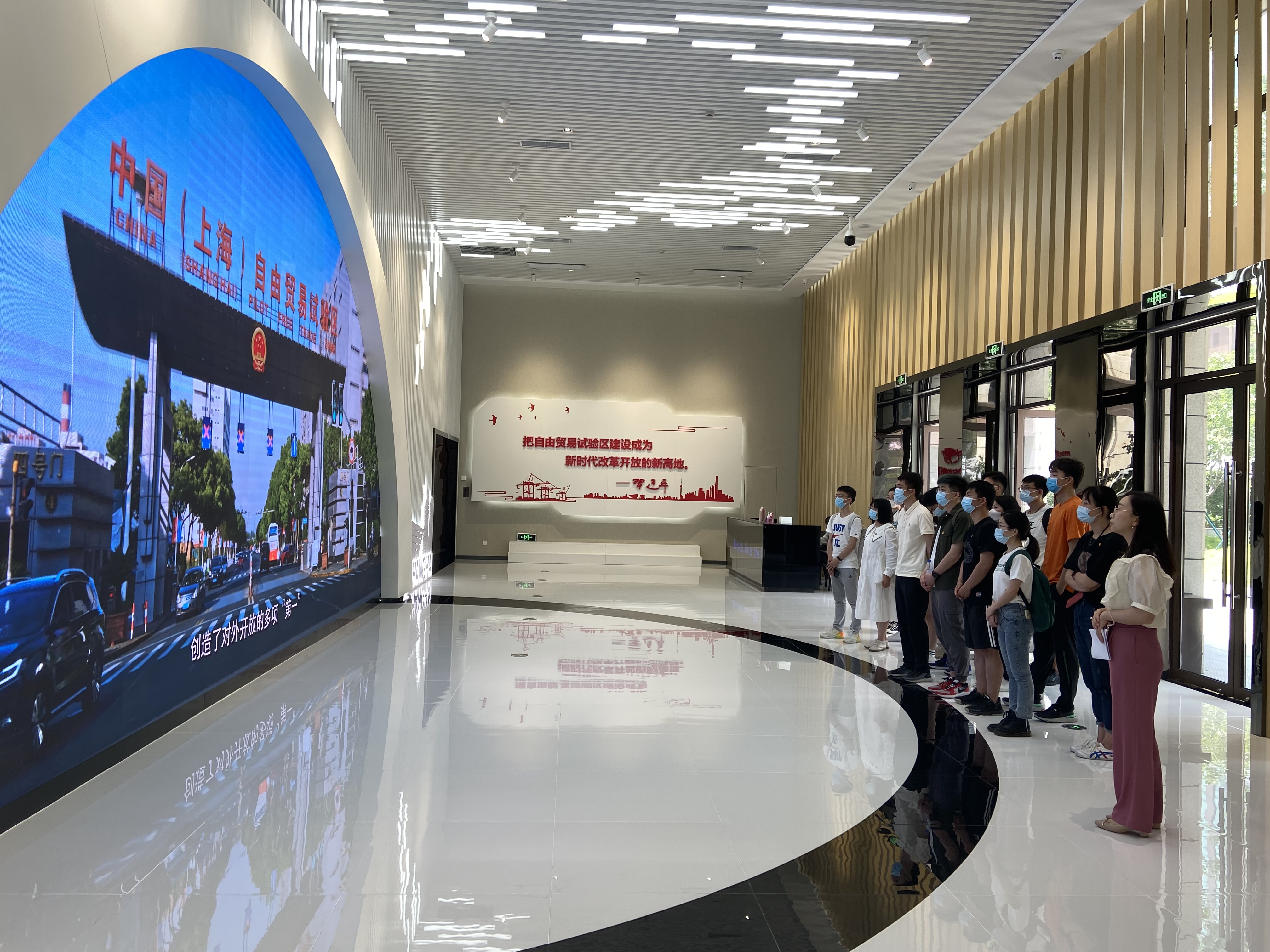 组建“人民城市”青年讲师团讲师，开展沉浸式党史学习.JPG
