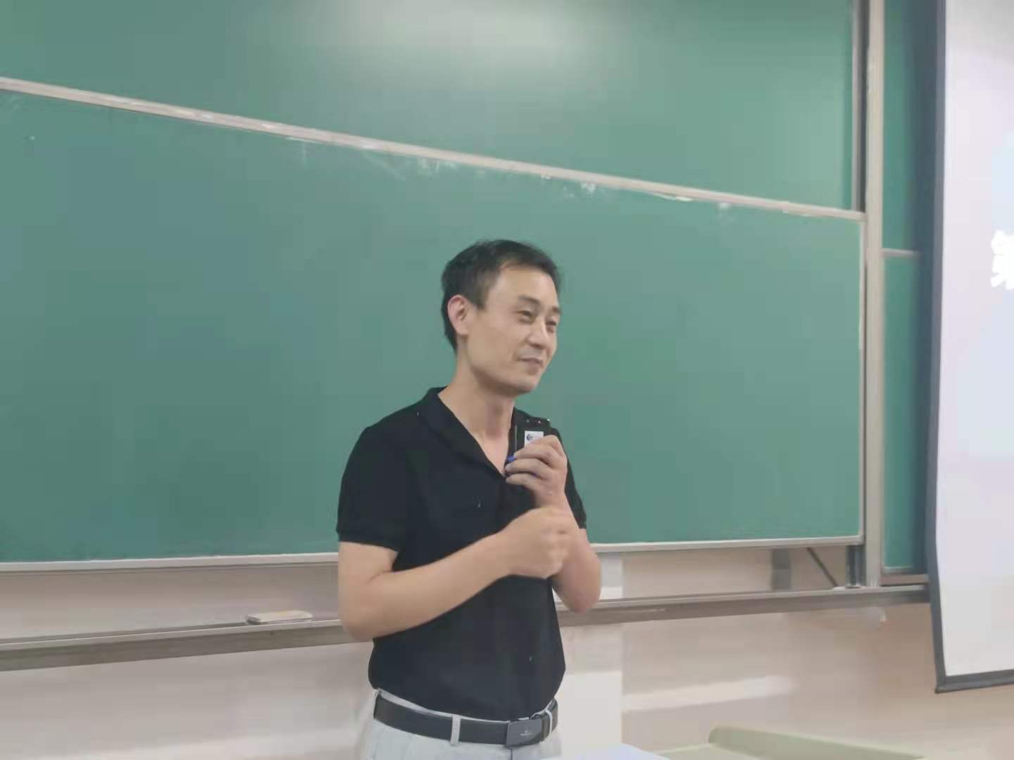 胡广阔老师讲话IMG_5085.JPG 胡广阔老师讲话IMG_5085.JPG