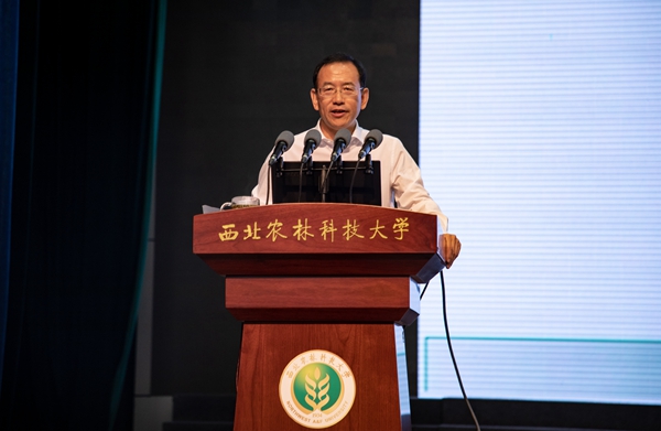 0224d922807f43d19c67aa9c272cb6af.jpg 校党委副书记闫祖书作校史校情报告_副本.jpg