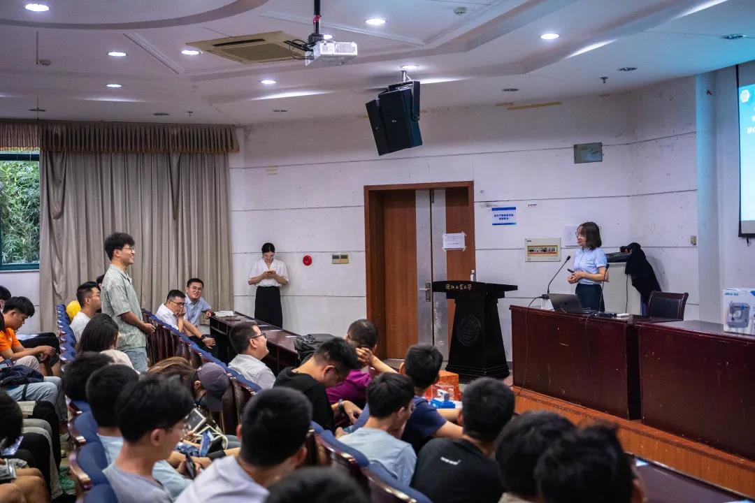 宣讲会.jpg 宣讲会.jpg