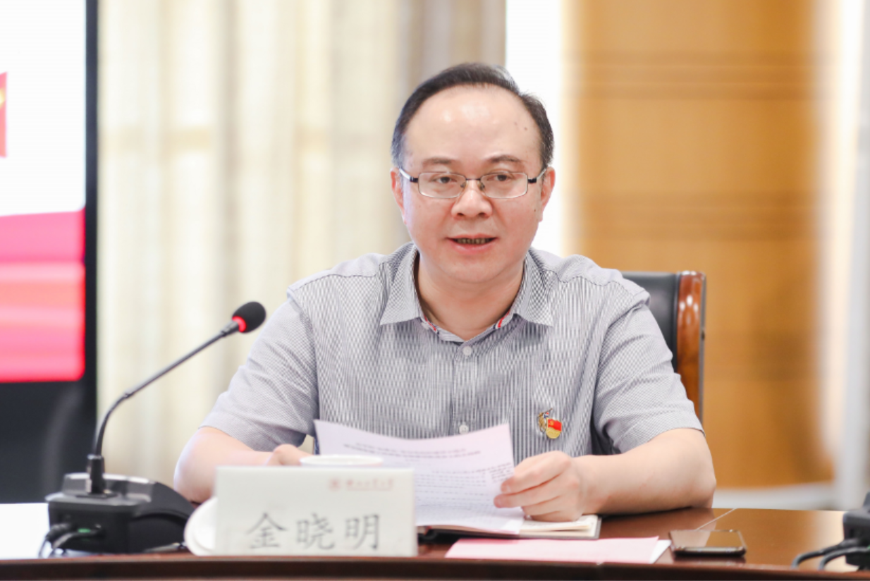 “标准化”基层党组织建设示范点-金晓明主持会议并领学.png