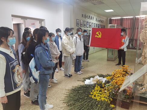 参观生命科学馆2.jpg