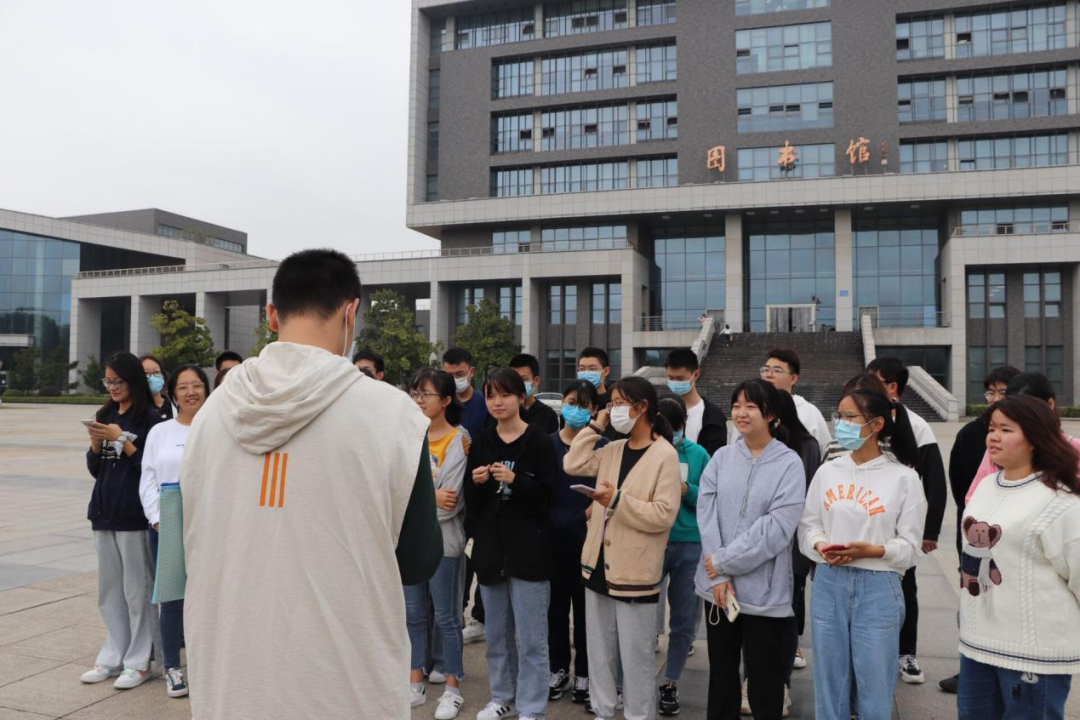 4、在1936广场国旗下开展宪法学习.png 4、在1936广场国旗下开展宪法学习.png