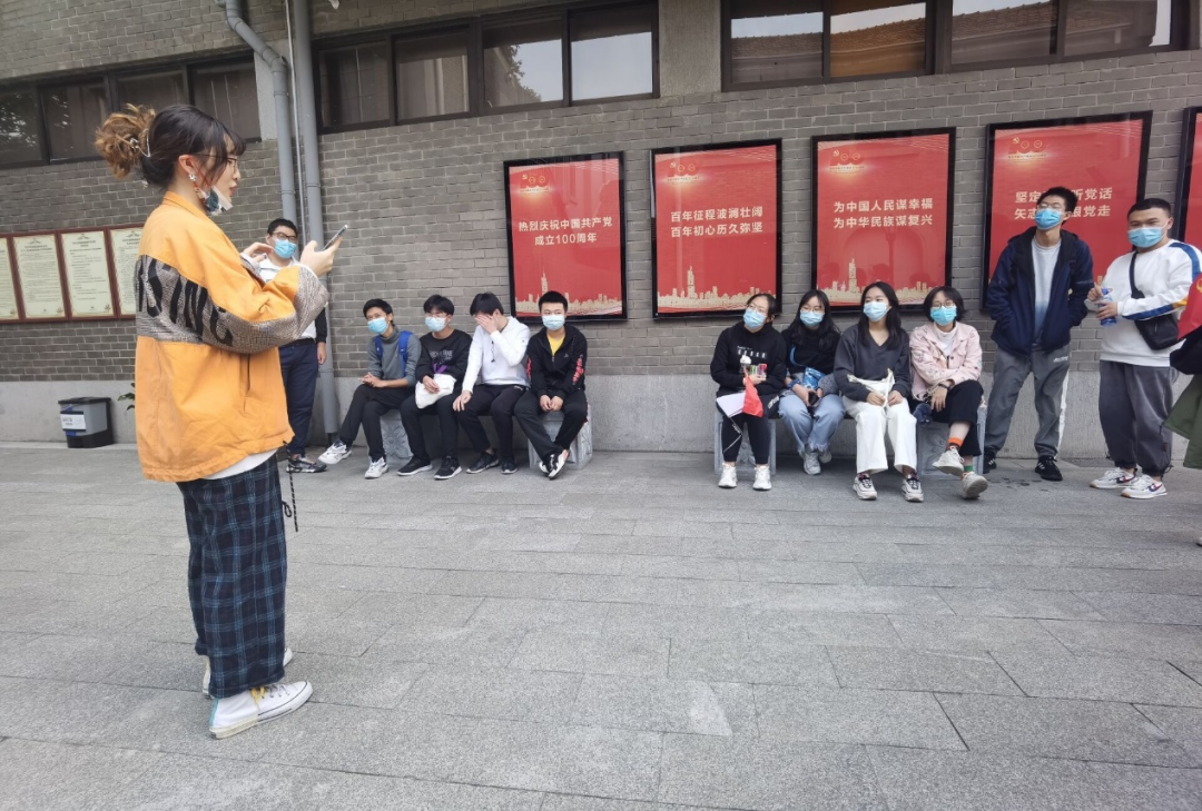 5、在户外开展宪法学习.png 5、在户外开展宪法学习.png