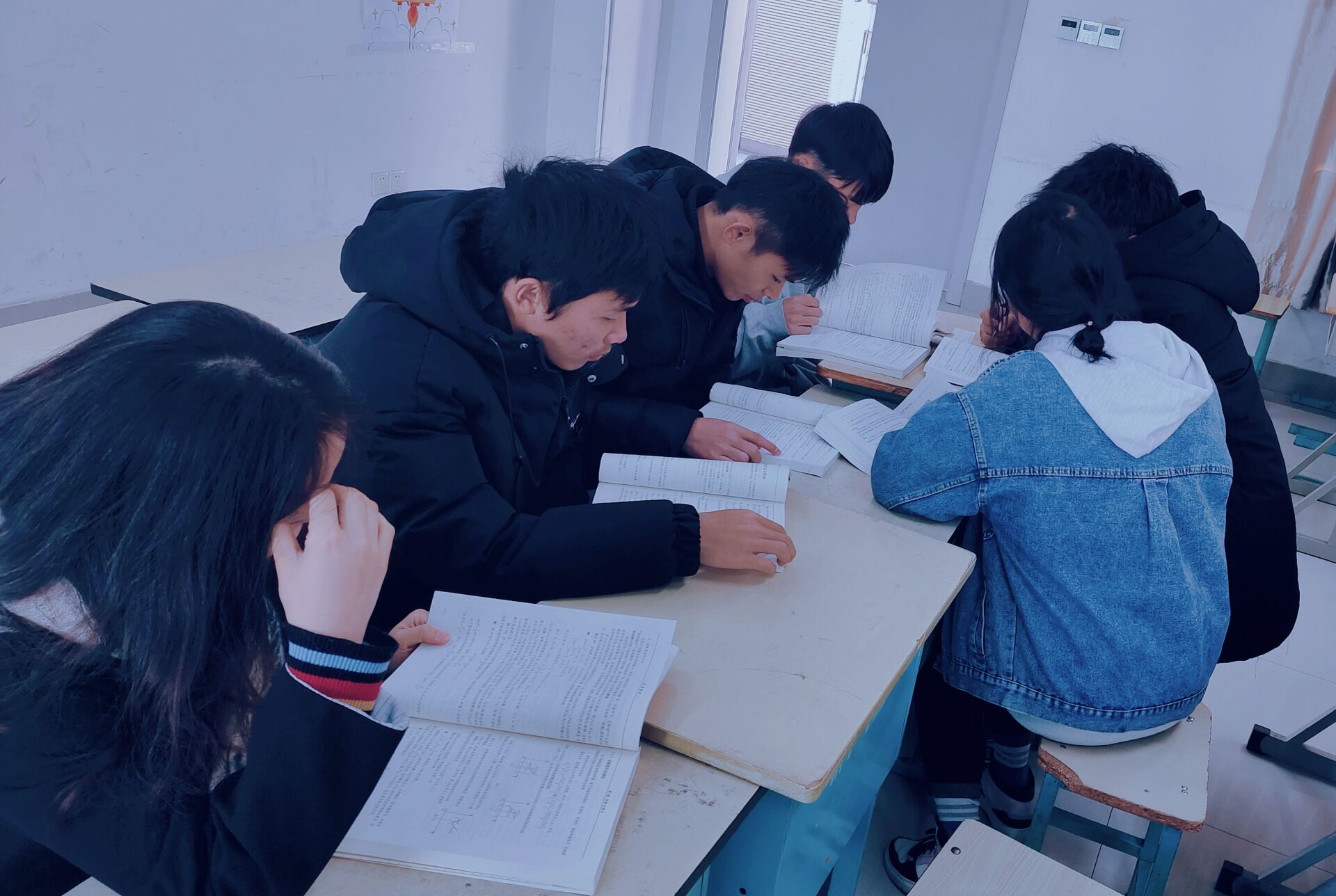 扶智育人1.jpg 扶智育人1.jpg