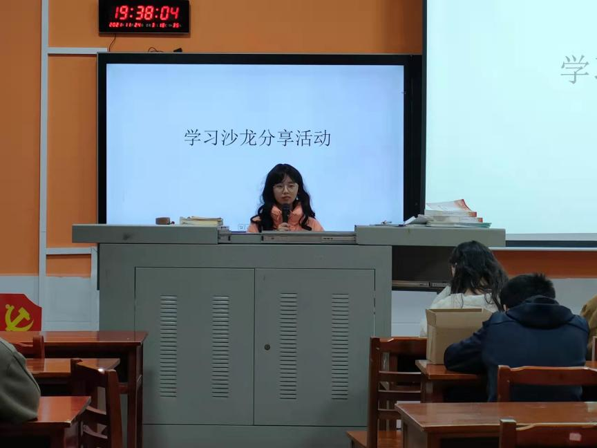 ▲20商管2班左蓉同学谈感想.png ▲20商管2班左蓉同学谈感想.png