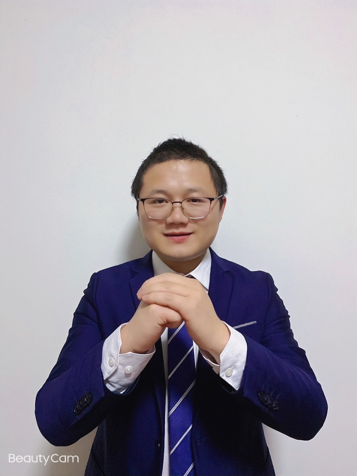 拱手.jpg 拱手.jpg