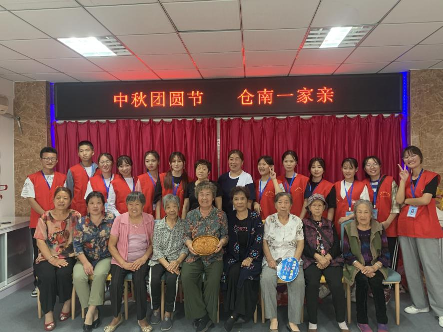 学院举办“展青年爱心 扬敬老美德”志愿服务活动2.png