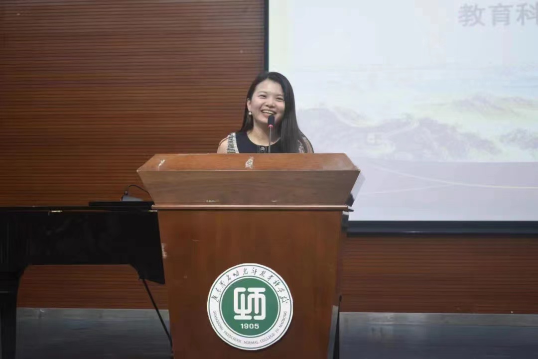 郑珊珊女士.jpg 郑珊珊女士.jpg