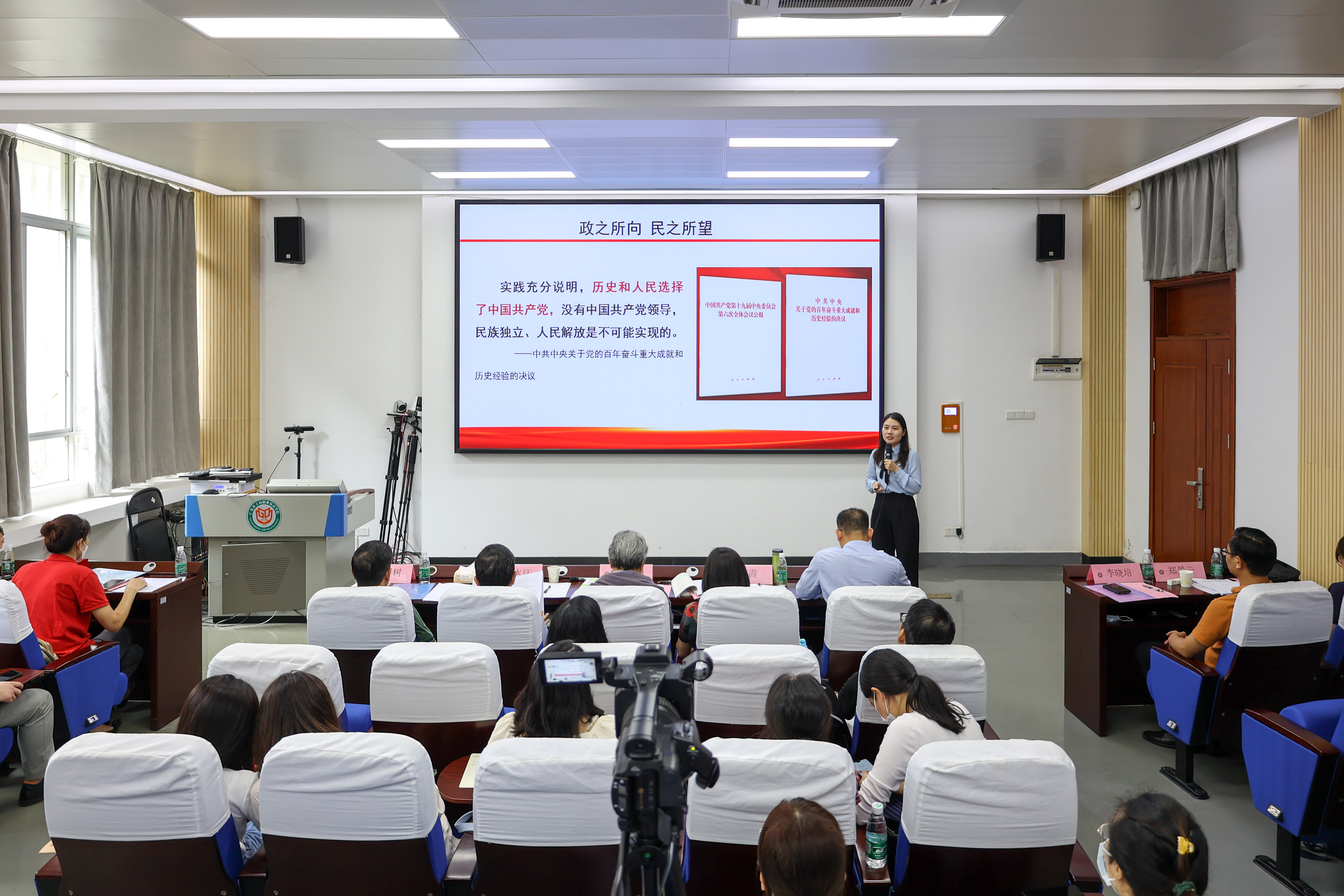 选手何书杰在比赛现场.jpg 选手何书杰在比赛现场.jpg