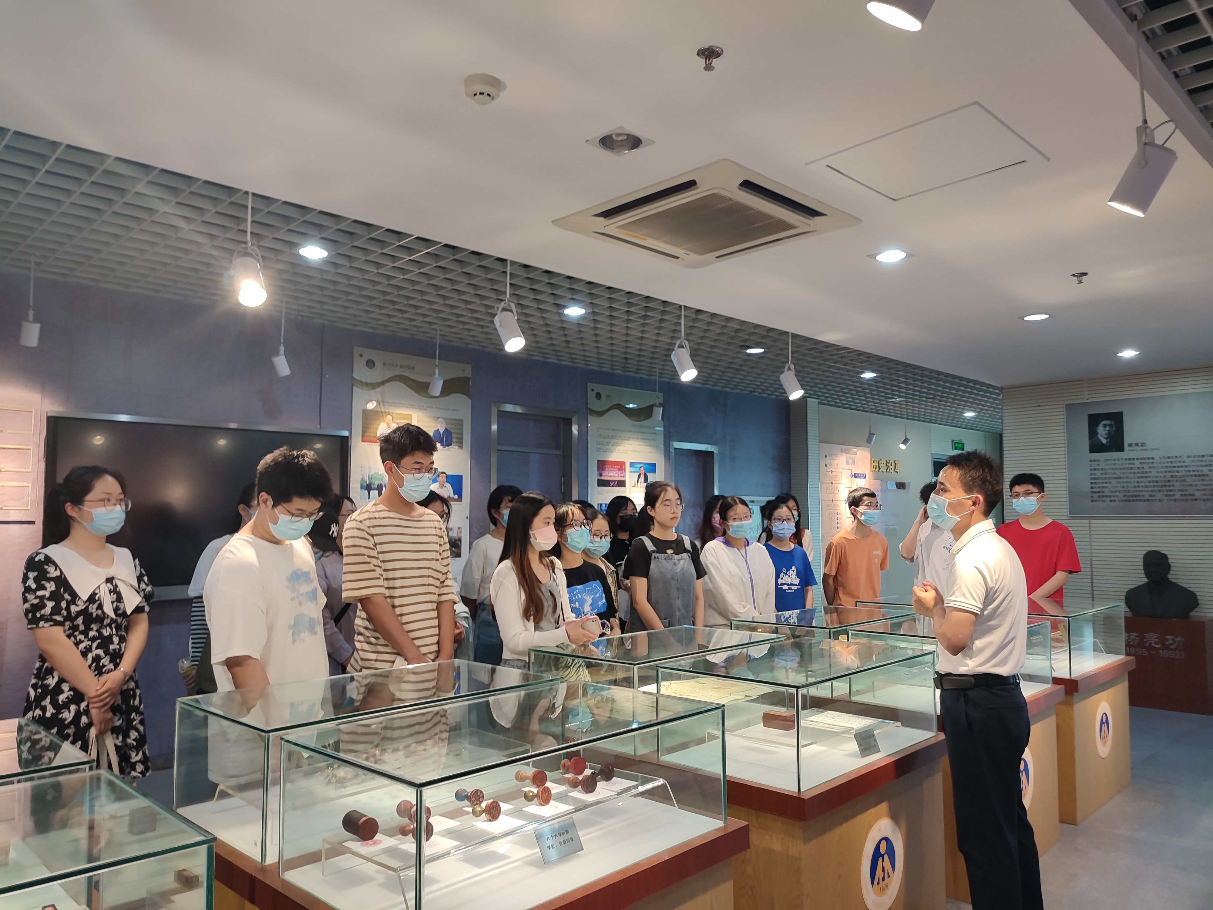 2022.5.23参观校史馆5.jpg 2022.5.23参观校史馆5.jpg