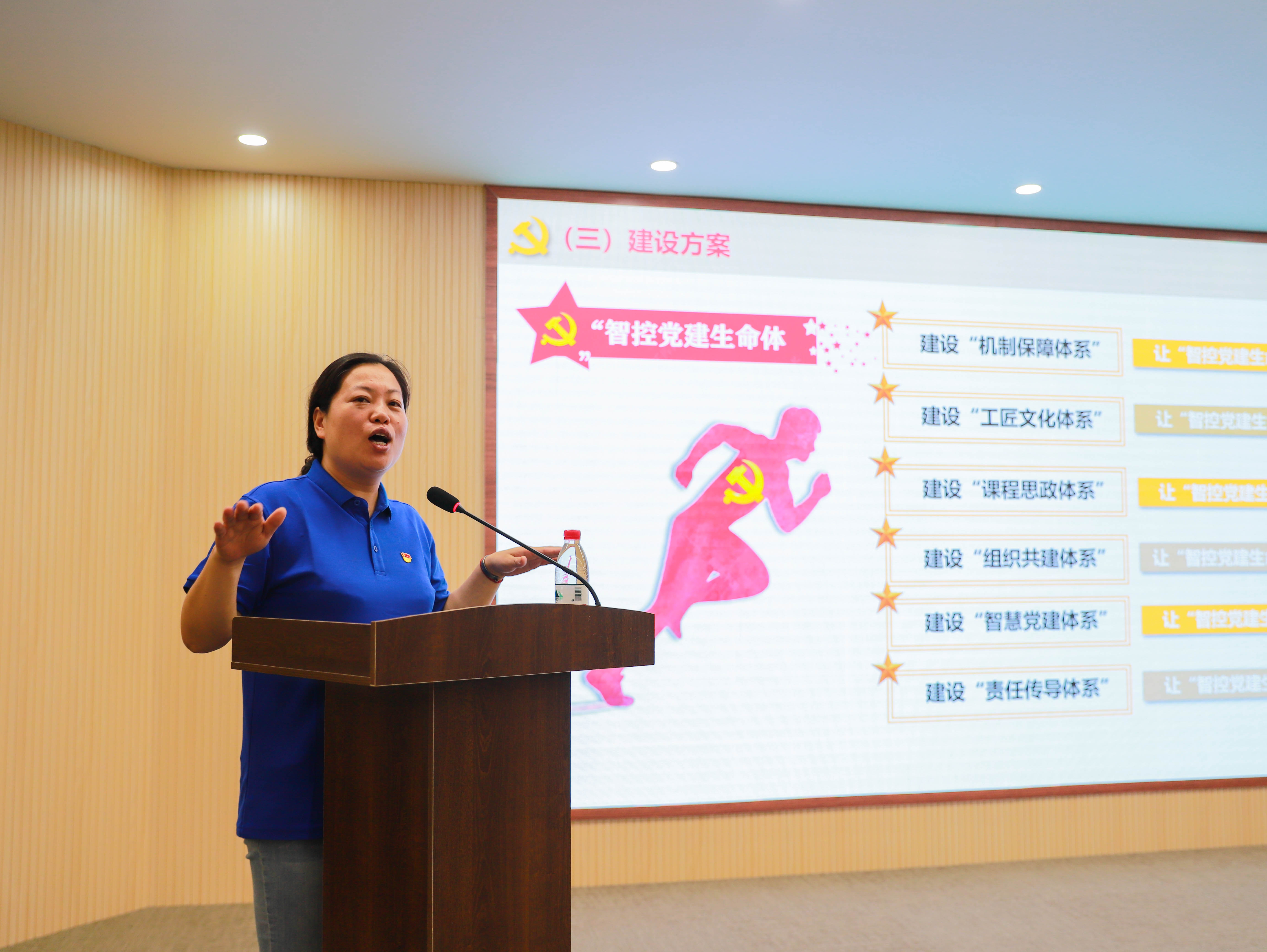 3.冯书记介绍情况.jpg 3.冯书记介绍情况.jpg