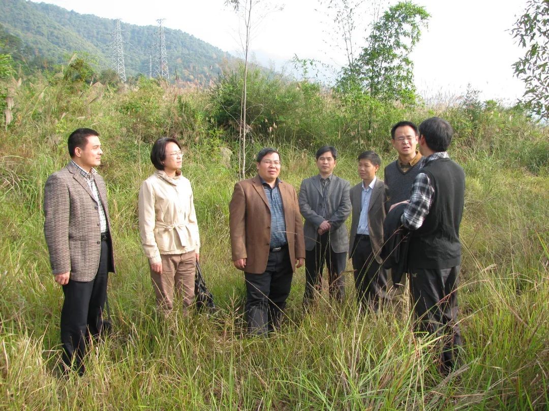 2013年到昭平现场指导昭平职中茶叶实训基地建设.jpg