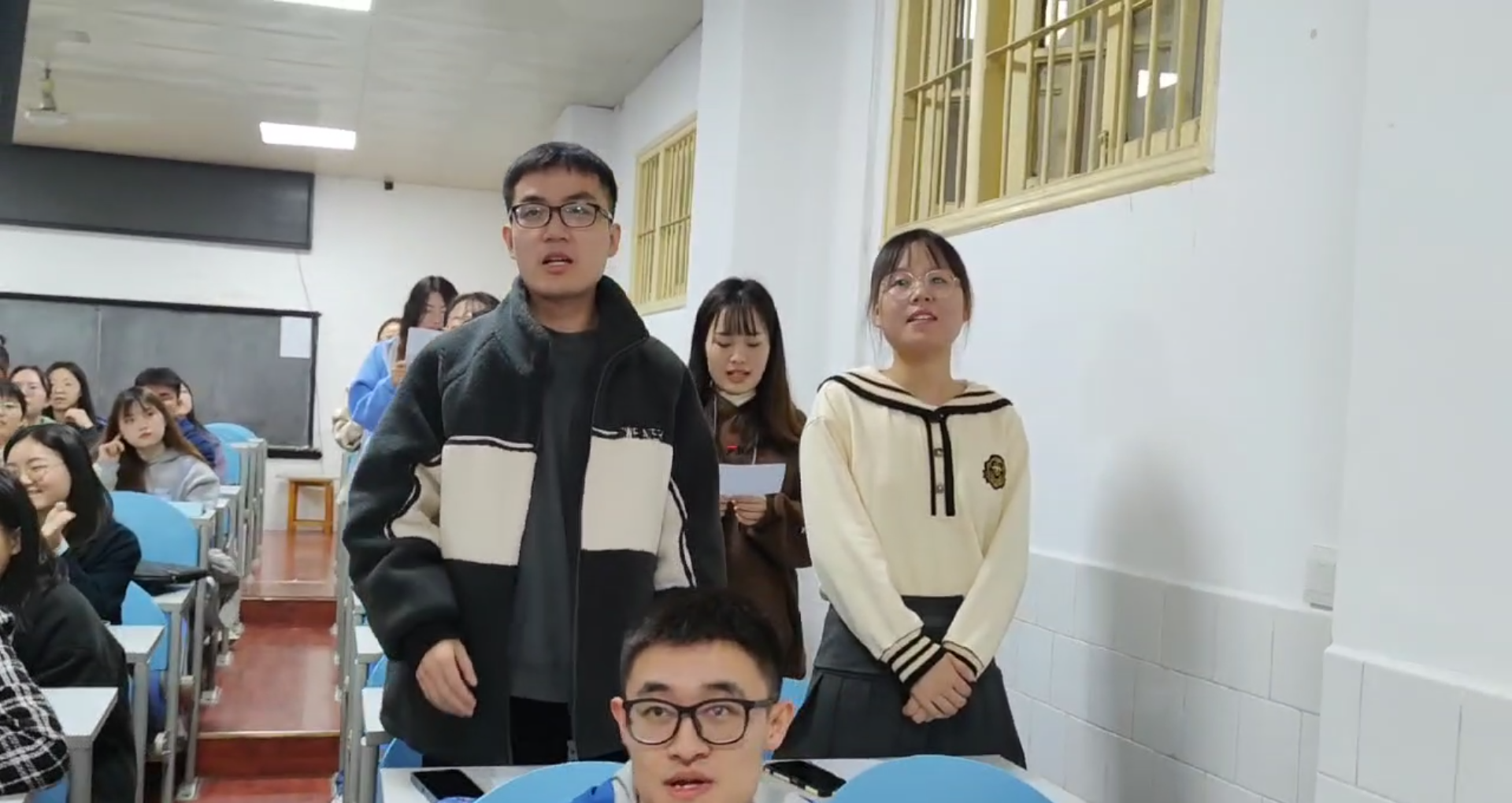 2020级研究生党员代表合唱《井冈山上的红太阳》.png 2020级研究生党员代表合唱《井冈山上的红太阳》.png