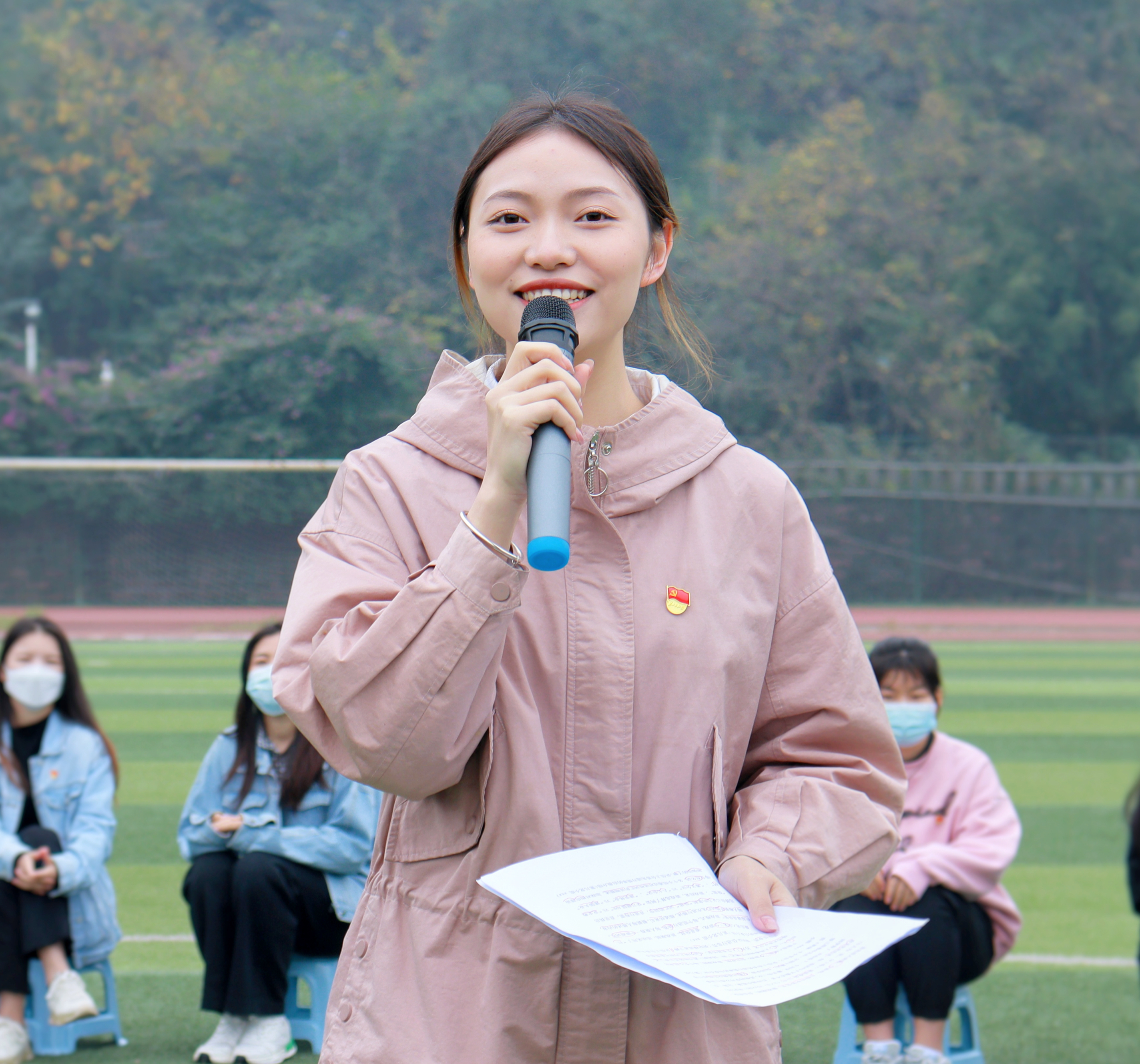 主持人.jpg 主持人.jpg