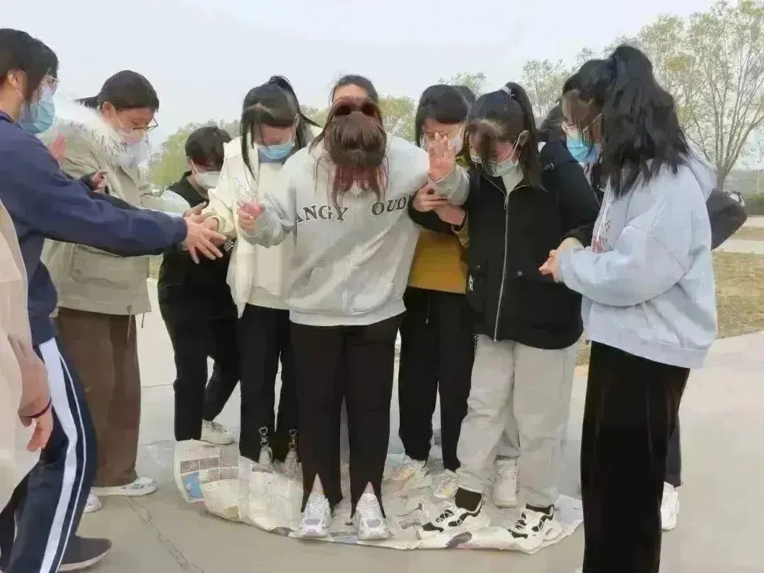 图为同学们做项目2.png