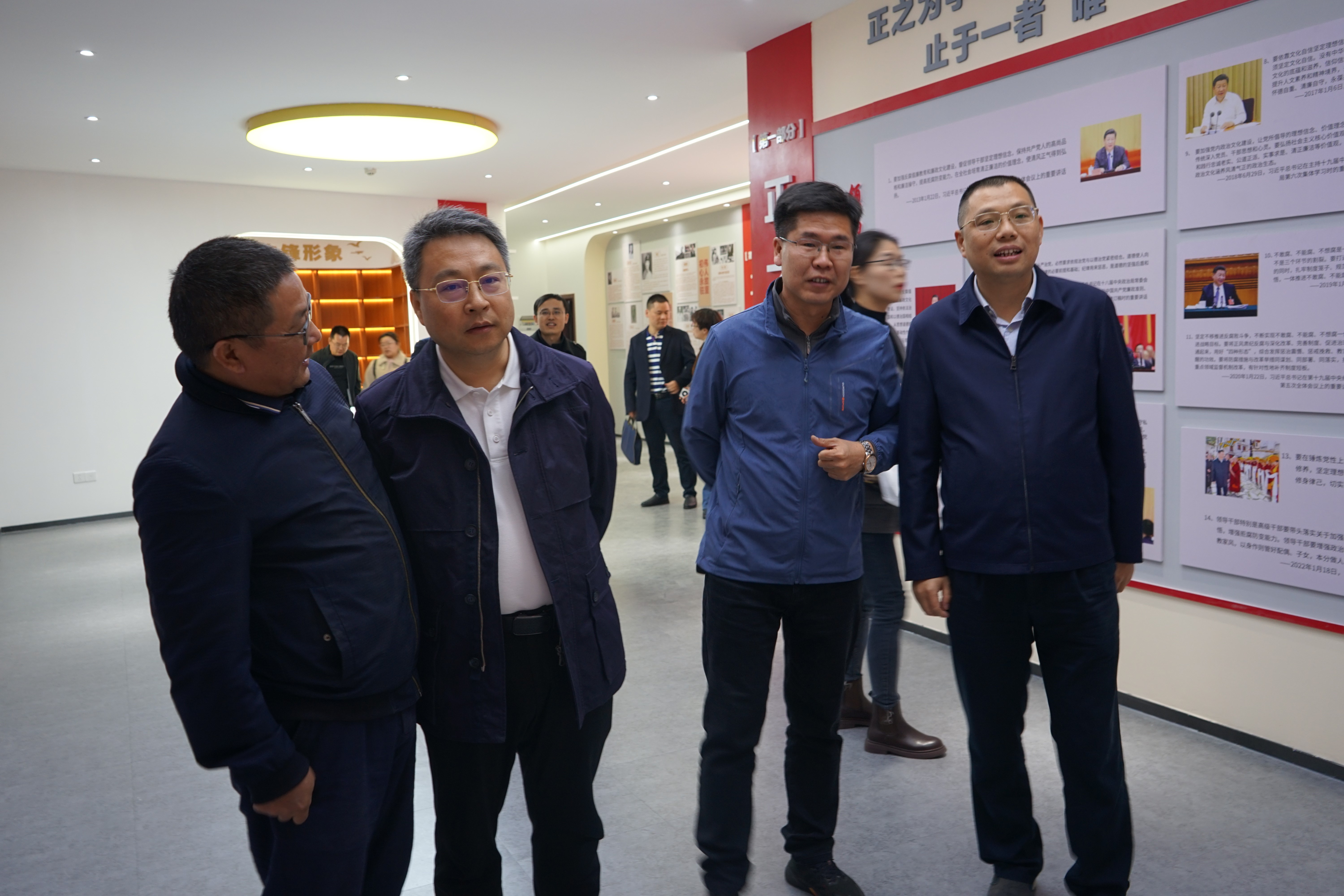 陈国良一行参观知政馆(一).jpg 陈国良一行参观知政馆(一).jpg