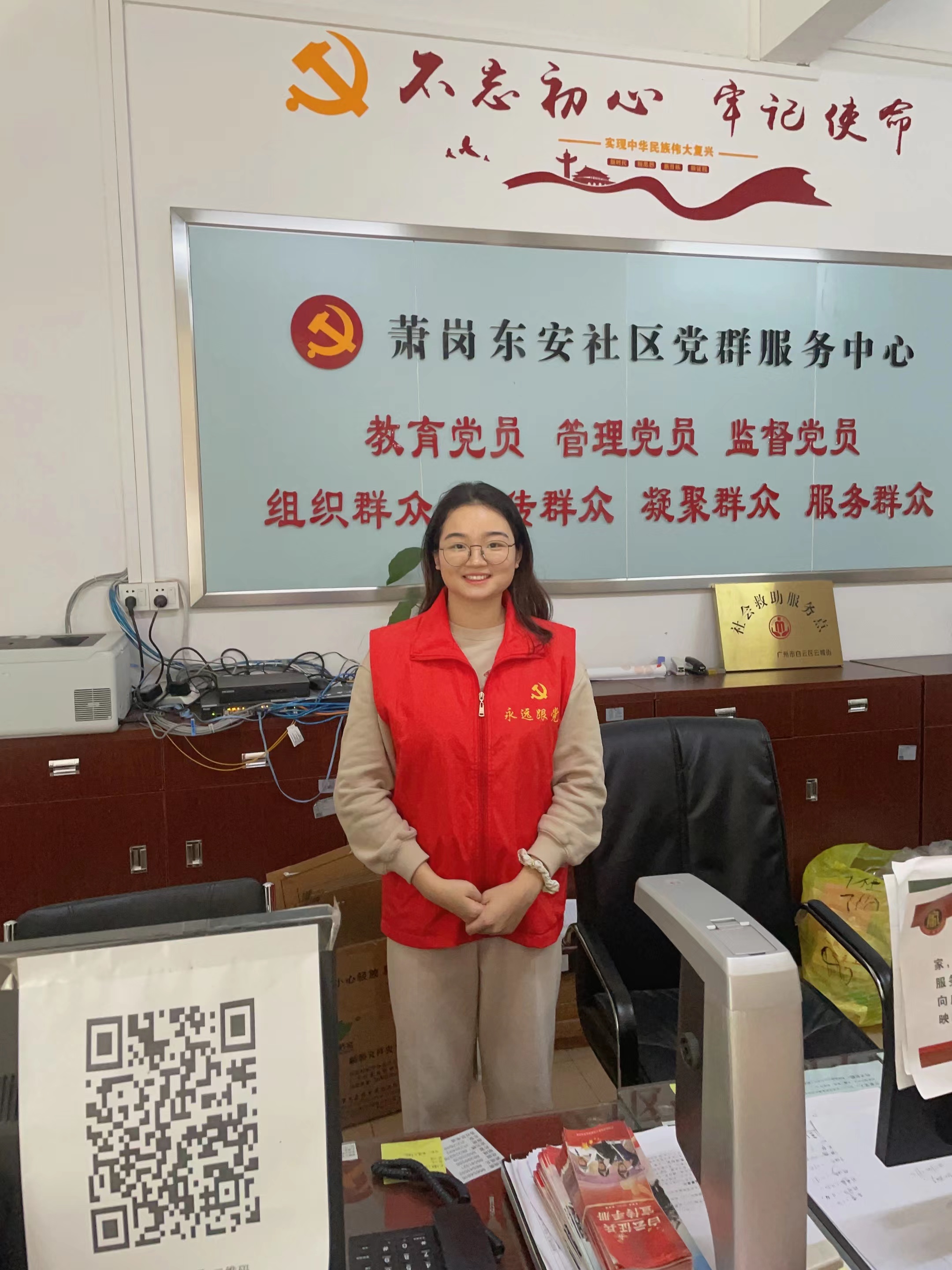陆婉怡同学在社区挂职锻炼.jpg