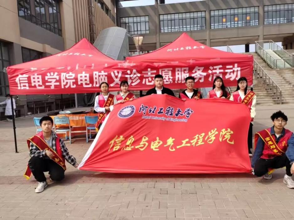 电脑义诊服务现场1.png 电脑义诊服务现场1.png