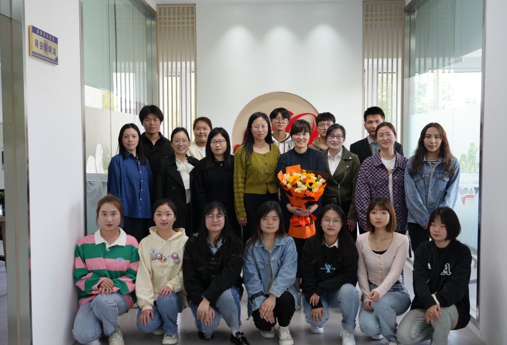 奚老师合影.jpg 奚老师合影.jpg